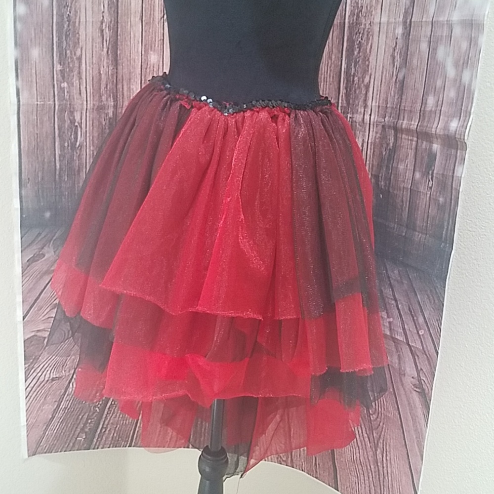 Fun high-low  skirt - Picture 2 of 6